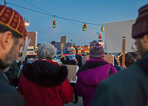  Mercy Sister Anne Fleming leads a prayer for victims of human trafficking on Human Trafficking Awareness Day in Detroit in early January. U.S. women religious are uniting in an effort to eradicate human trafficking through eduction, advocacy and assistin g the victims. (CNS photo/Jim West)