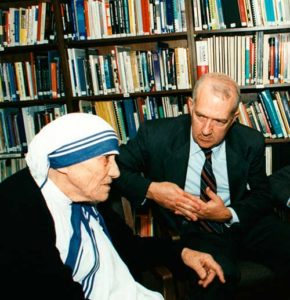 In this 1996 file photo, Blessed Teresa of Kolkata visits Catholic Relief Services headquarters in Baltimore, Maryland, accompanied by Ken Hackett, center, U.S. ambassador to the Holy See and former president of CRS, Sean Callahan and Bishop John H. Ricard of Pensacola-Tallahassee, Fla. (CNS photo/courtesy Catholic Relief Services)
