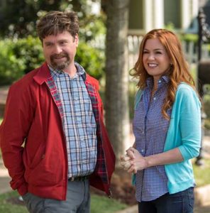 Zach Galifianakis and Isla Fisher star in a scene from the movie “Keeping Up With the Joneses.” (CNS photo/Twentieth Century Fox Film Corp.)